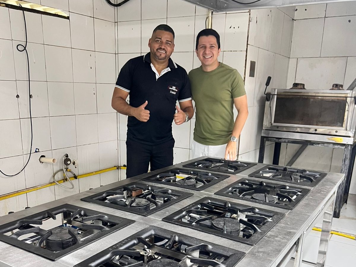 Entrega de fogão industrial de 8 bocas